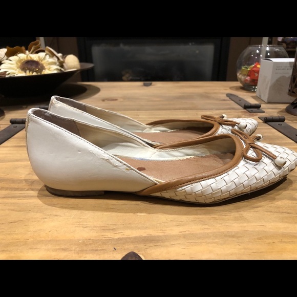 Cream and Tan Flats - Picture 3 of 3